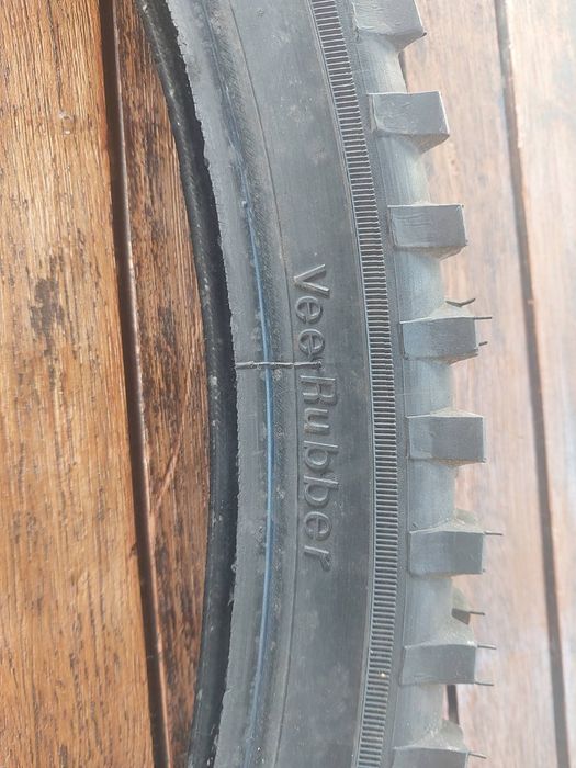 Opona 26 x 2.1 Vee Rubber