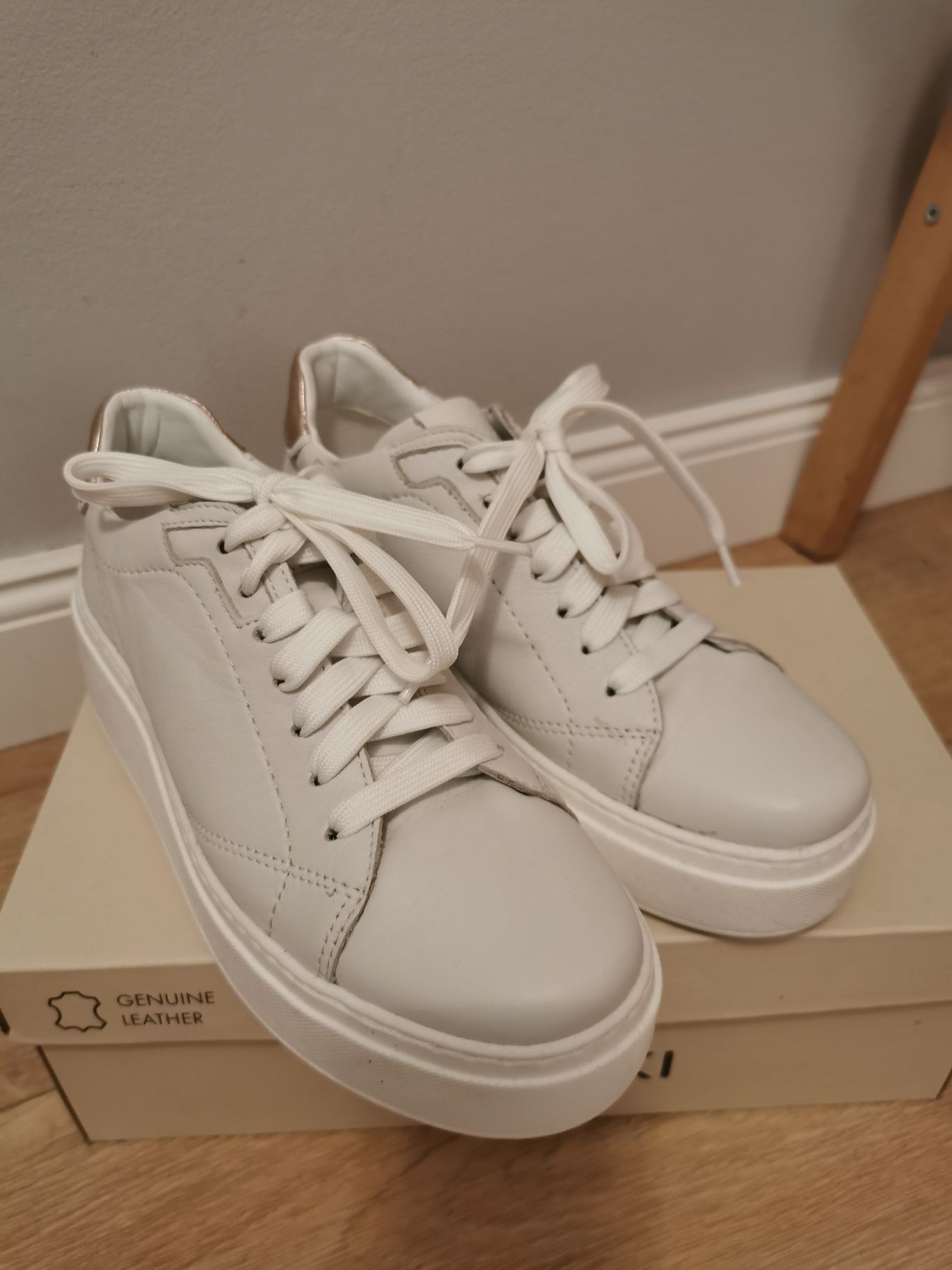 Sneakersy półbuty Lasocki skóra rozm. 38