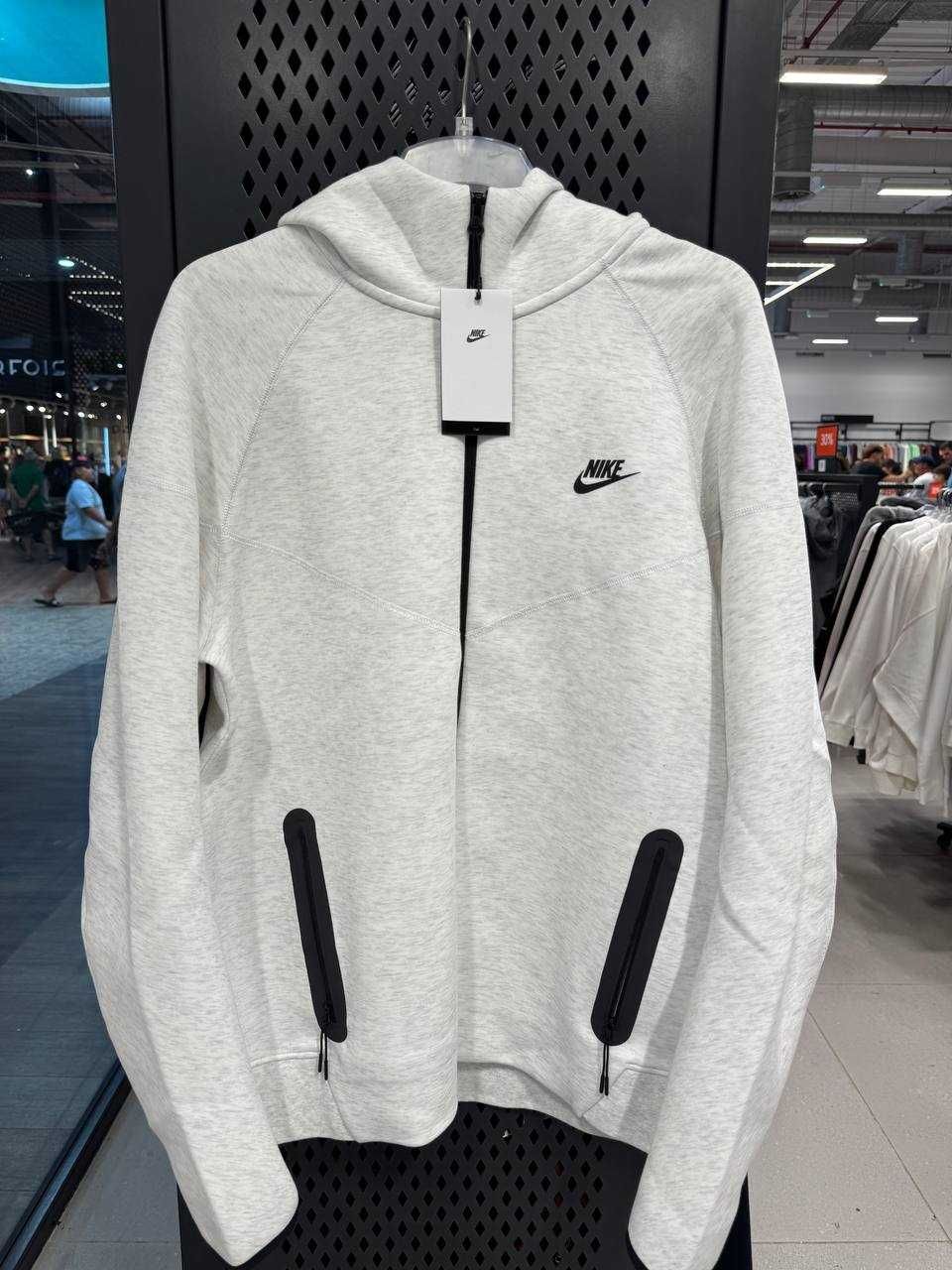 Nike tech fleece