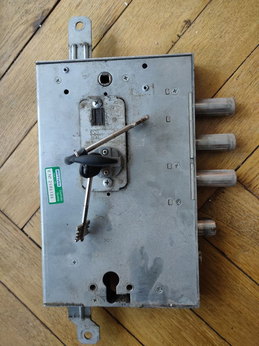 Zamek do drzwi MOTTURA 89NR487GRD56 centralny-rozporowy