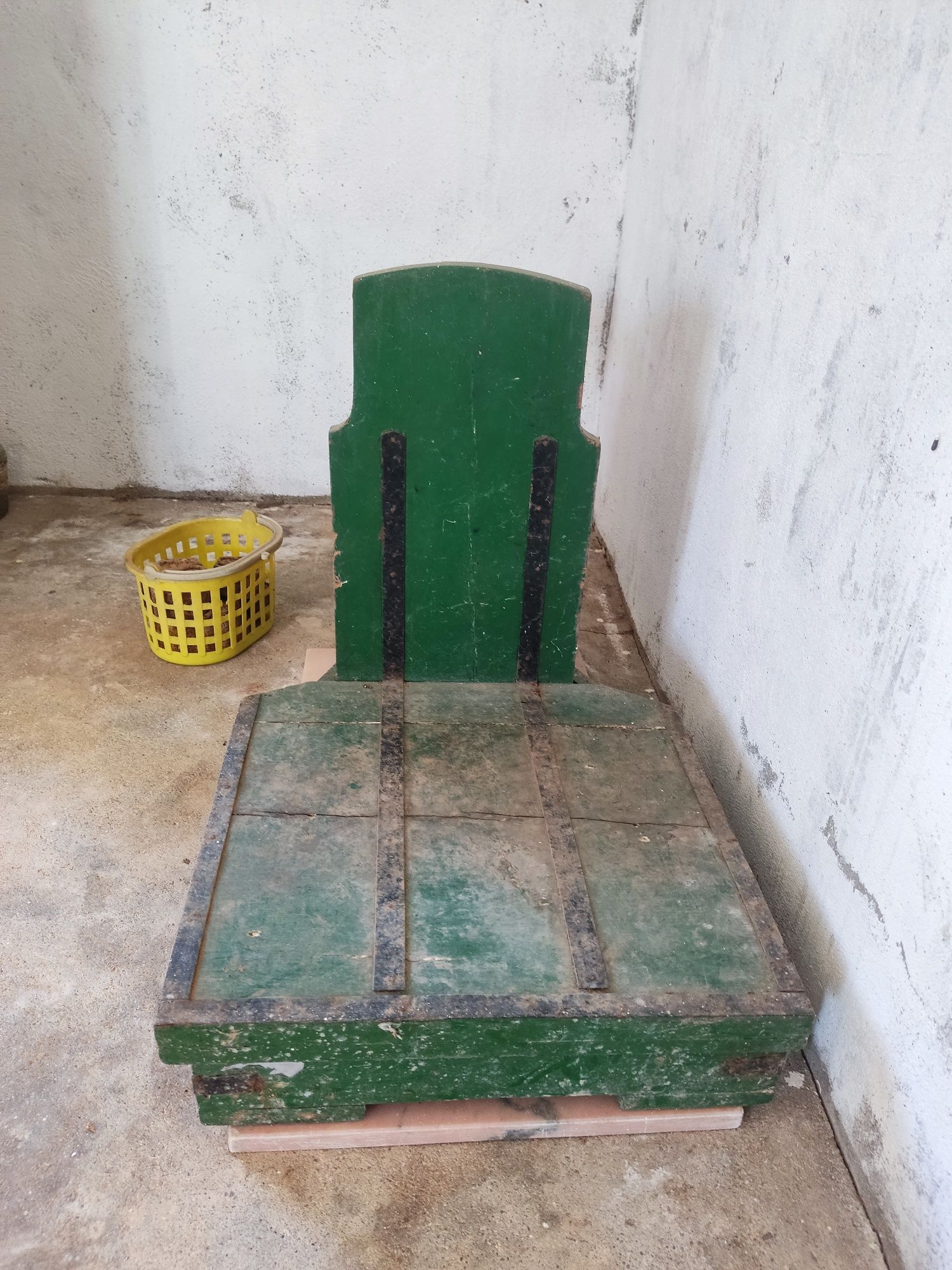 Balança decimal antiga com pesos