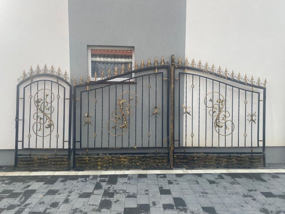 Ковані ворота з хвірткою