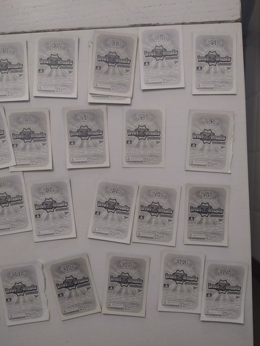 Autocolantes Invizimals pequenos