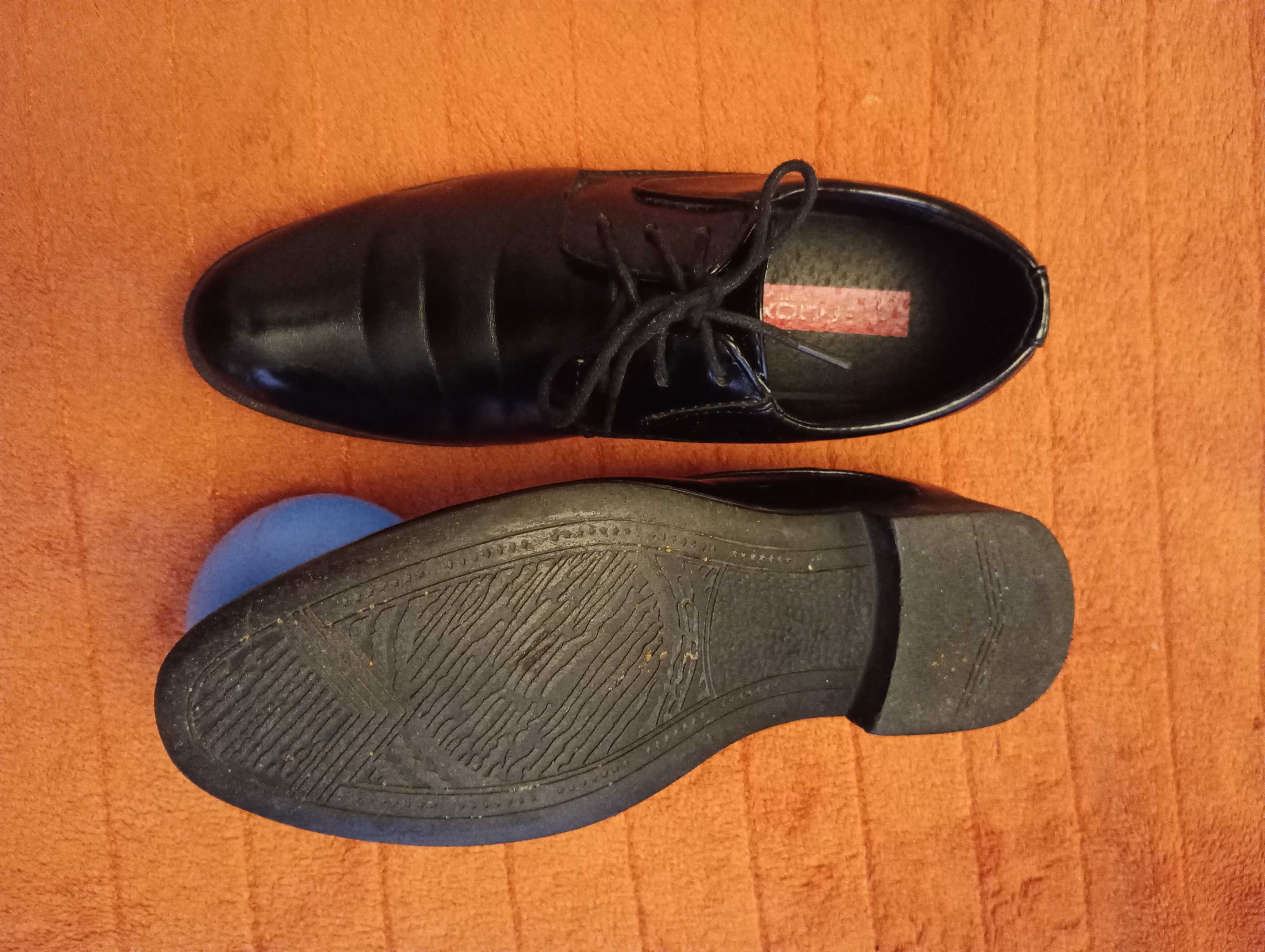 Komunia buty lakierki chłopięce półbuty męskie, r. 37, wkł. 25 cm
