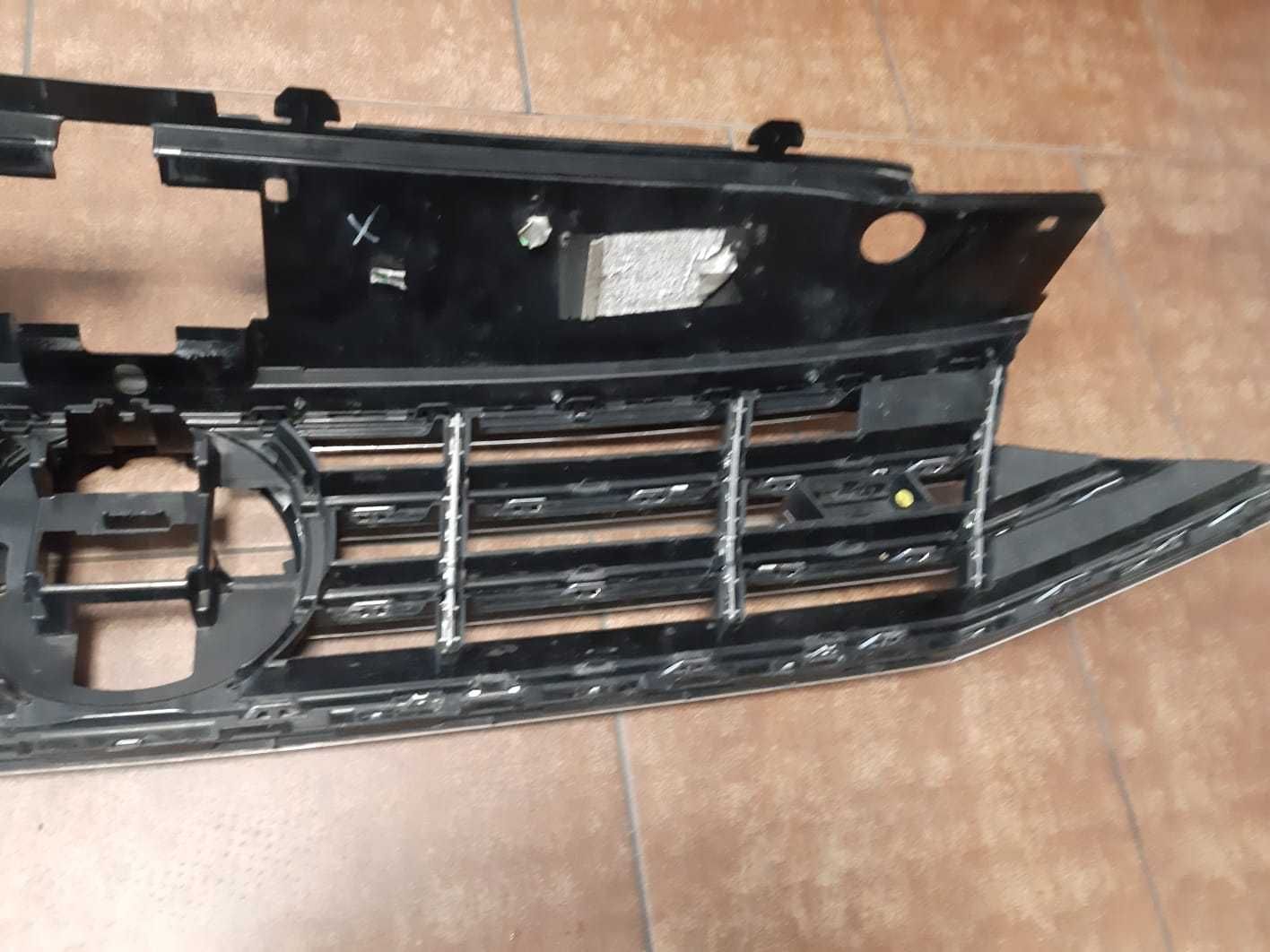 VW Passat B8 R Line Atrapa grill