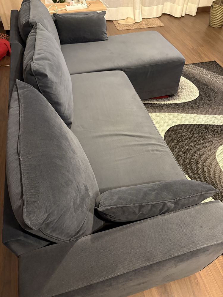 Sofa com chaise lounge e cama
