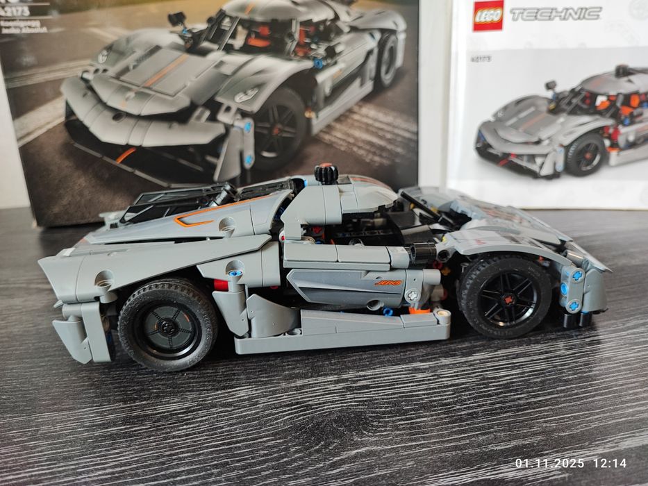 LEGO Technic Koenigsegg Jesko Absolut — сірий гіперкар (42173)