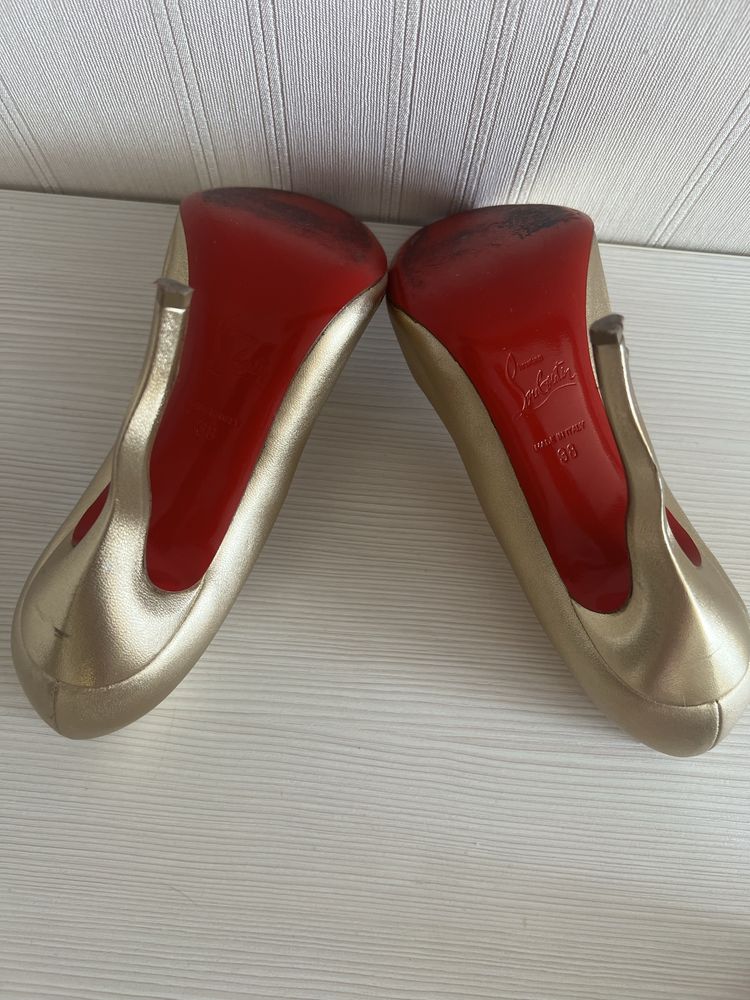 Туфли CHRISTIAN LOUBOUTIN. 38. Оригинал. На 37,5