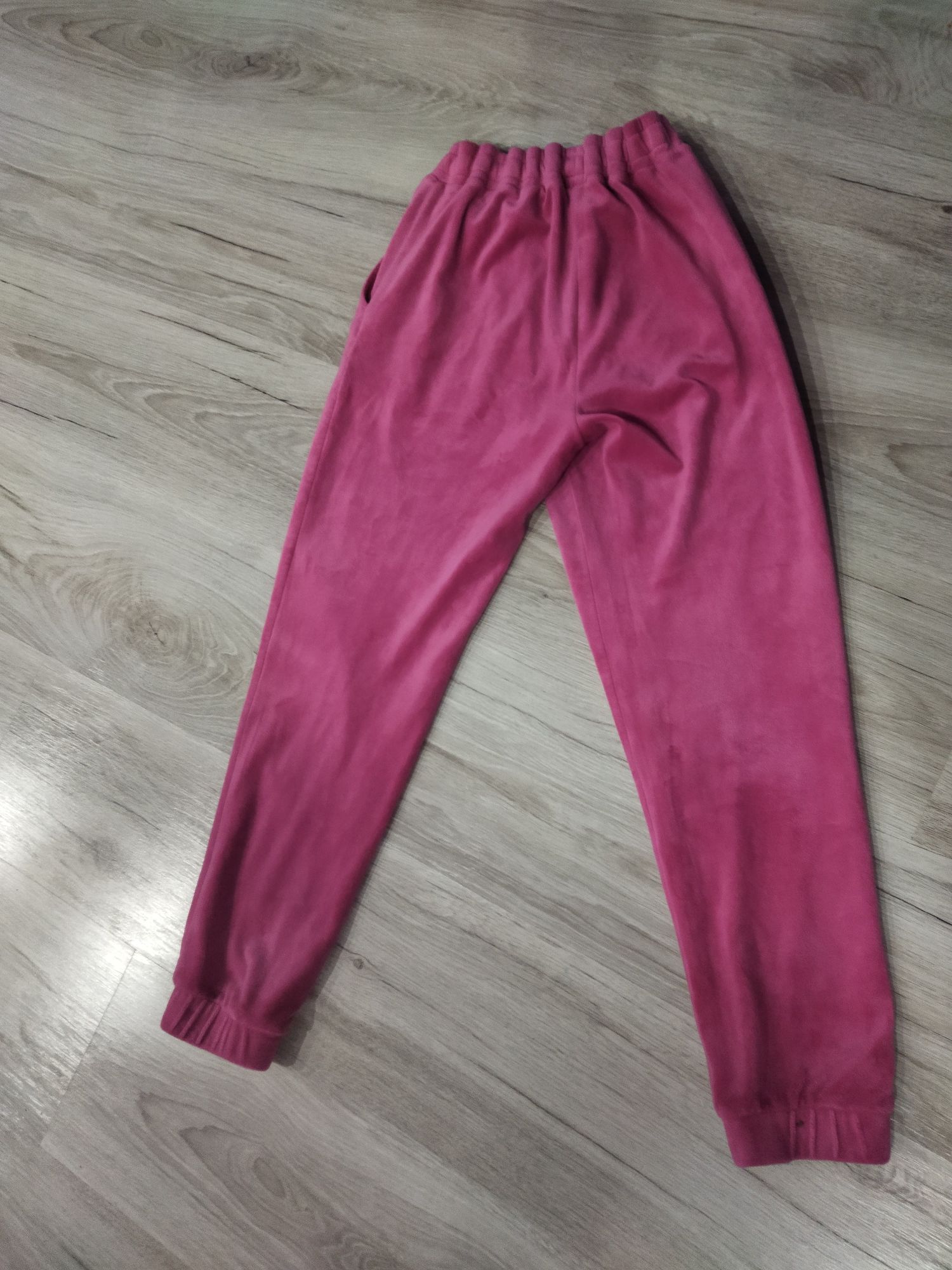 Welurowe spodnie dresowe dziewczęce r.  158