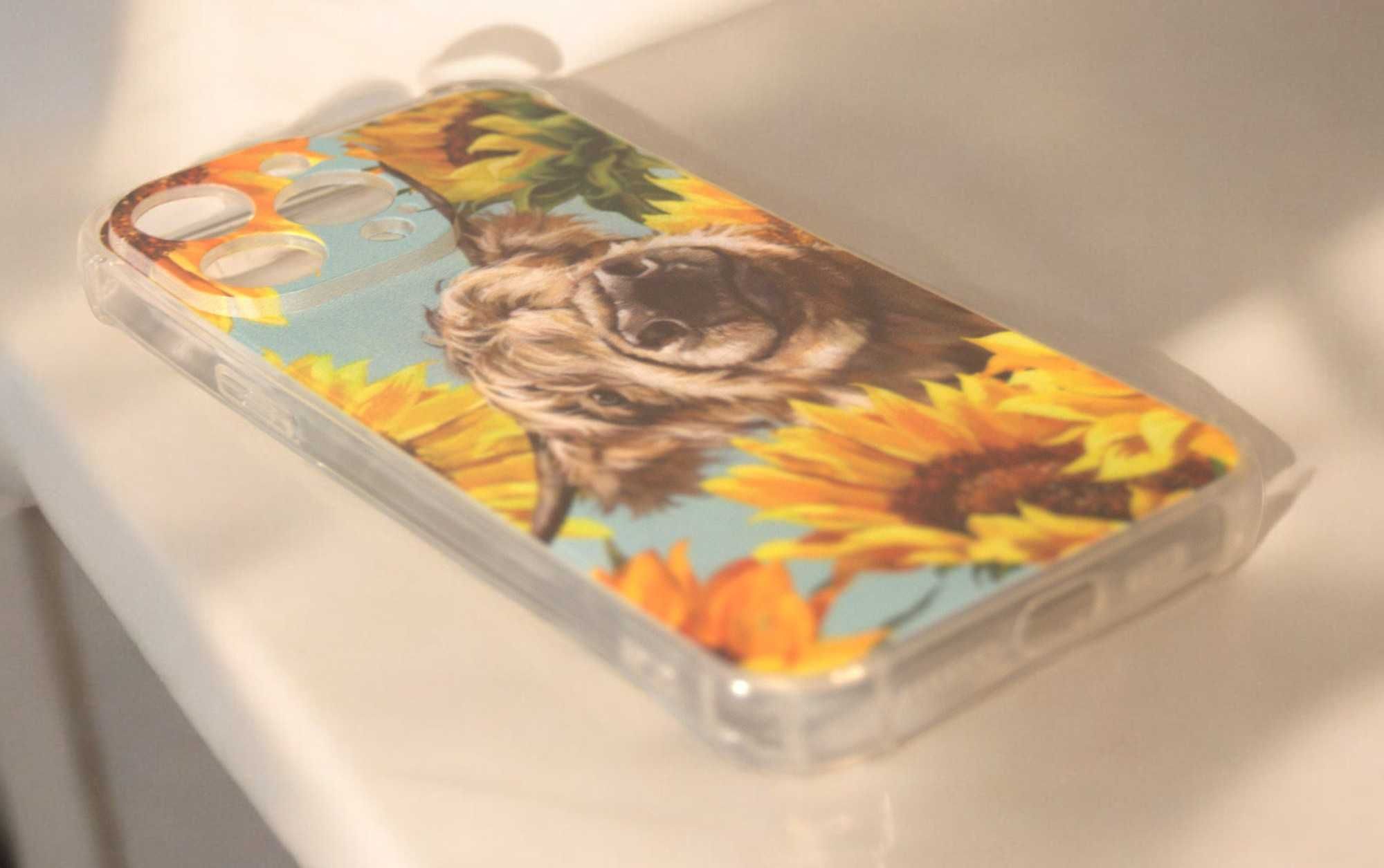 Etui na iPhone'a 14 Plus, wykonany z TPU.