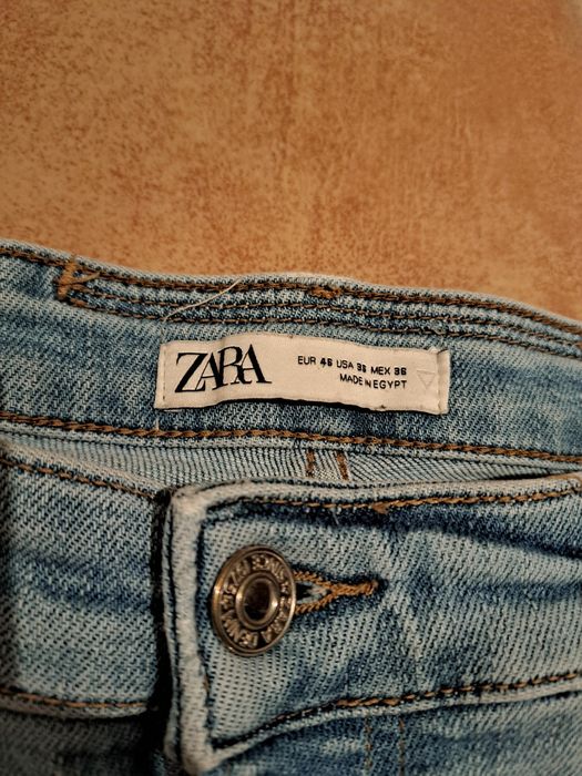 Dżinsy Zara z przetarciami custom drip drill jasnoniebieskie