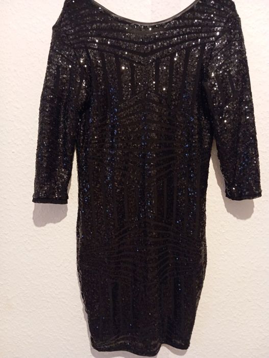 Mała czarna sukienka z cekinami w idealnym stanie.