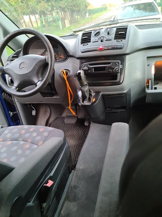 Mercedes Vito ciężarowy brygadówka automat 5-osobowy