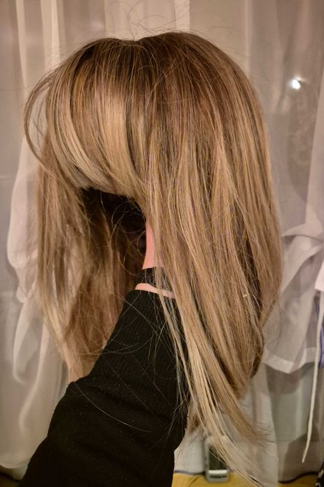 Peruka blond średniej długości. NOWA.
