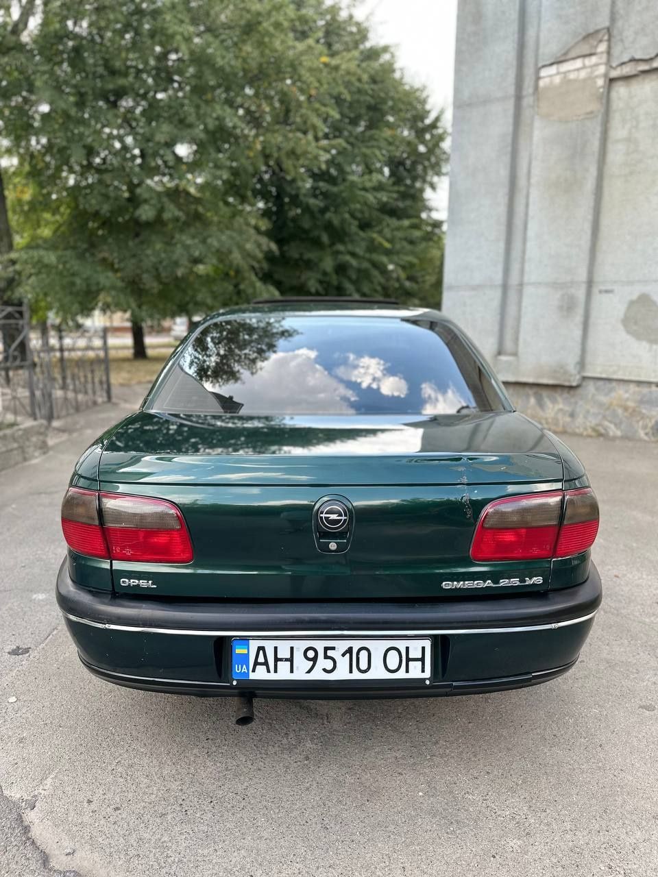 Запчасти на Опель Омега Б Opel Omega B 2.5 автомат