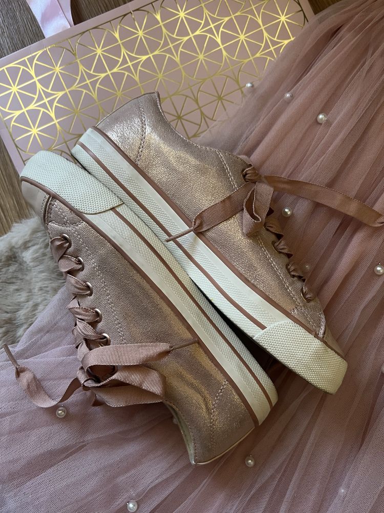 Кеди жіночі Mark&Spencer