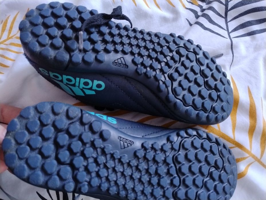 Adidas buty do gry w piłkę 31.5
