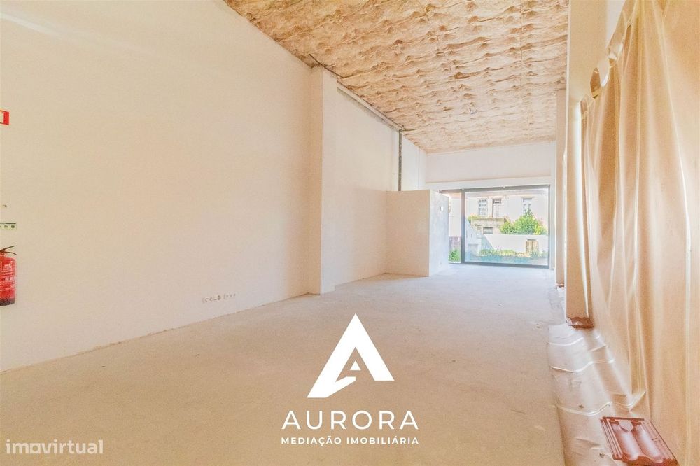 Loja para venda 227.4m2 área bruta centro da cidade de Espinho