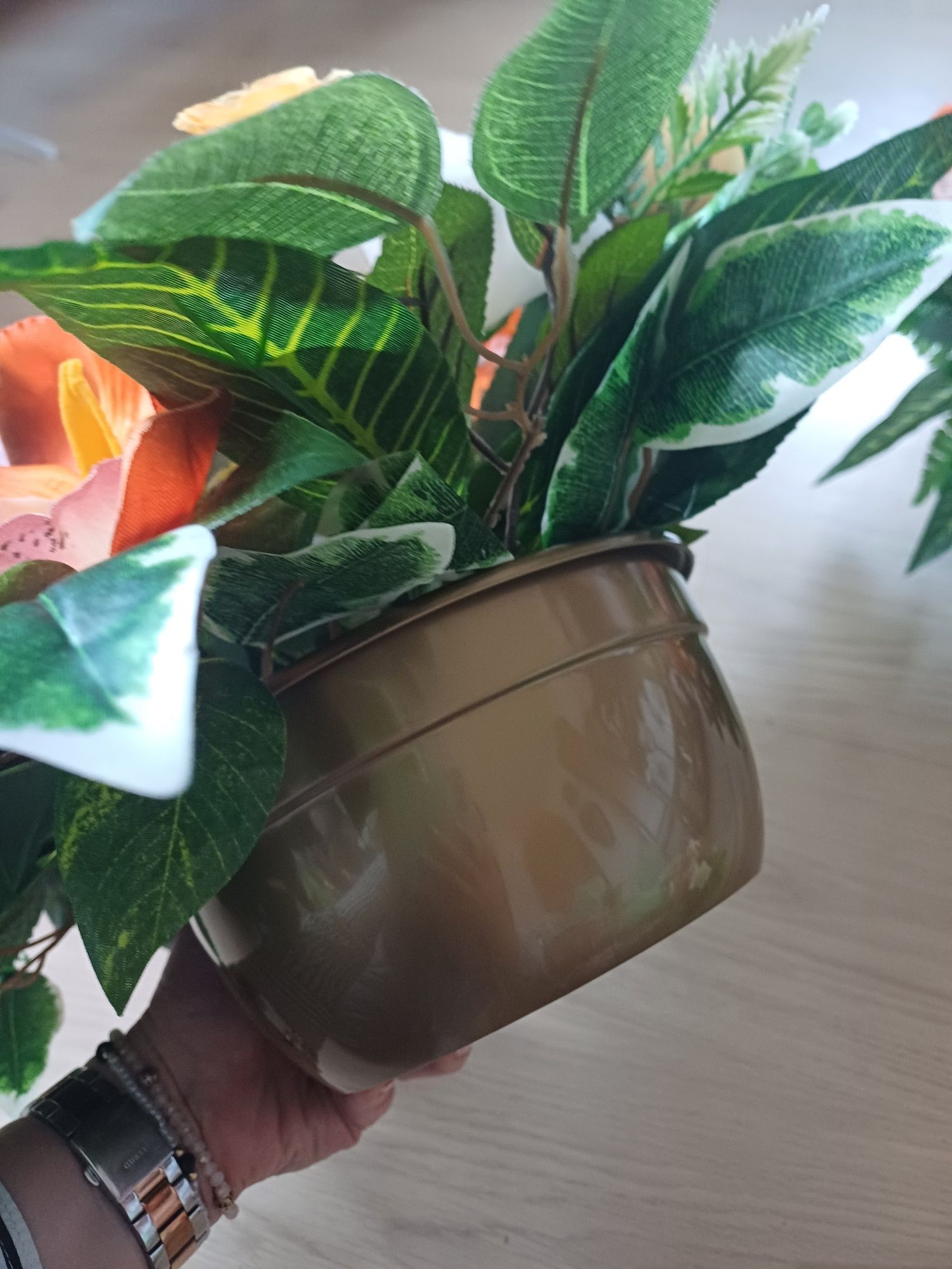 Pomarańczowy zestaw orchidea wiązanka stroik bukiet z wazonem na grób
