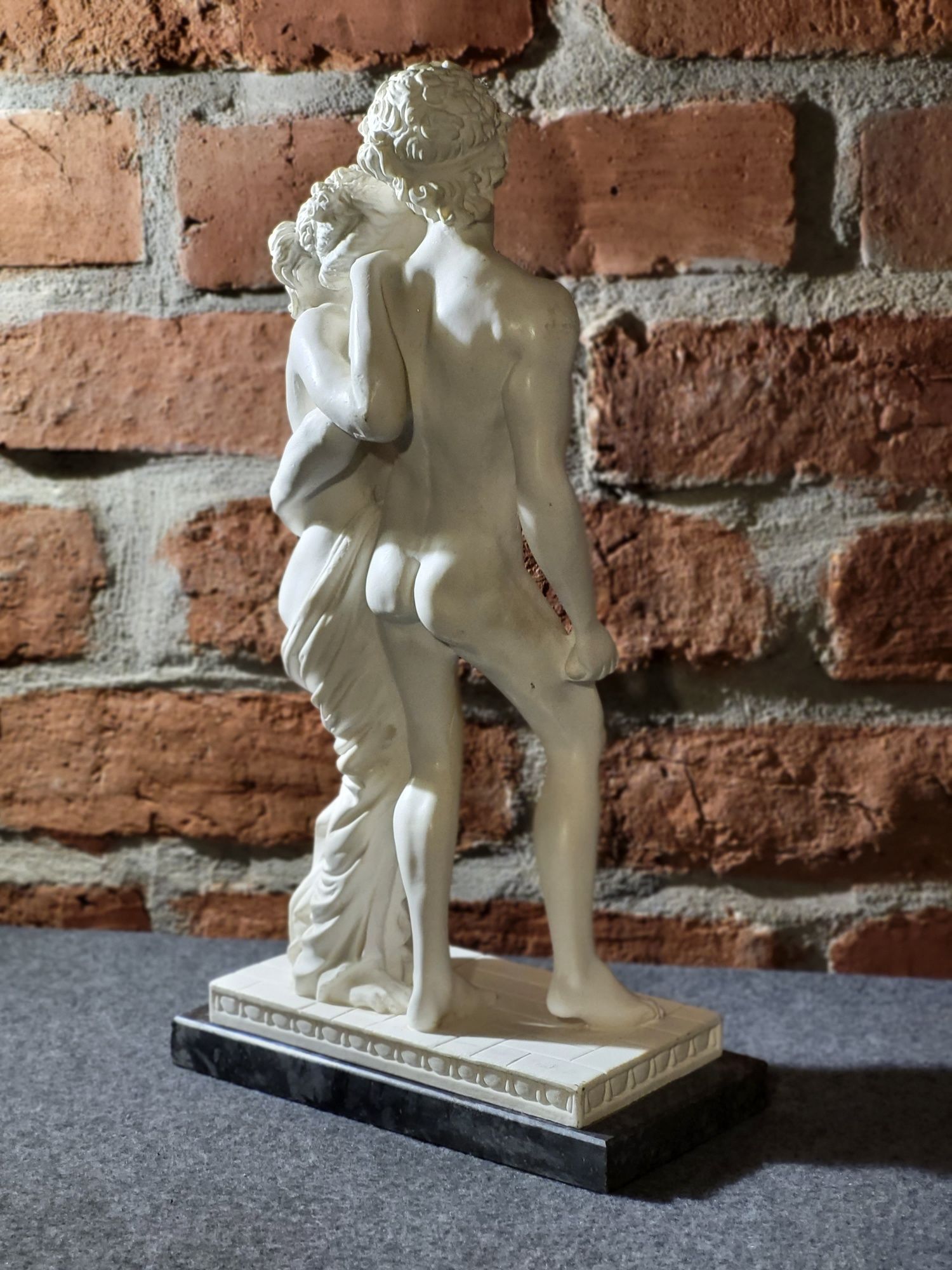 Rzeźba Alabaster cokół Marmur  Wenus i Adonis  według  A. CANOVA  h 38