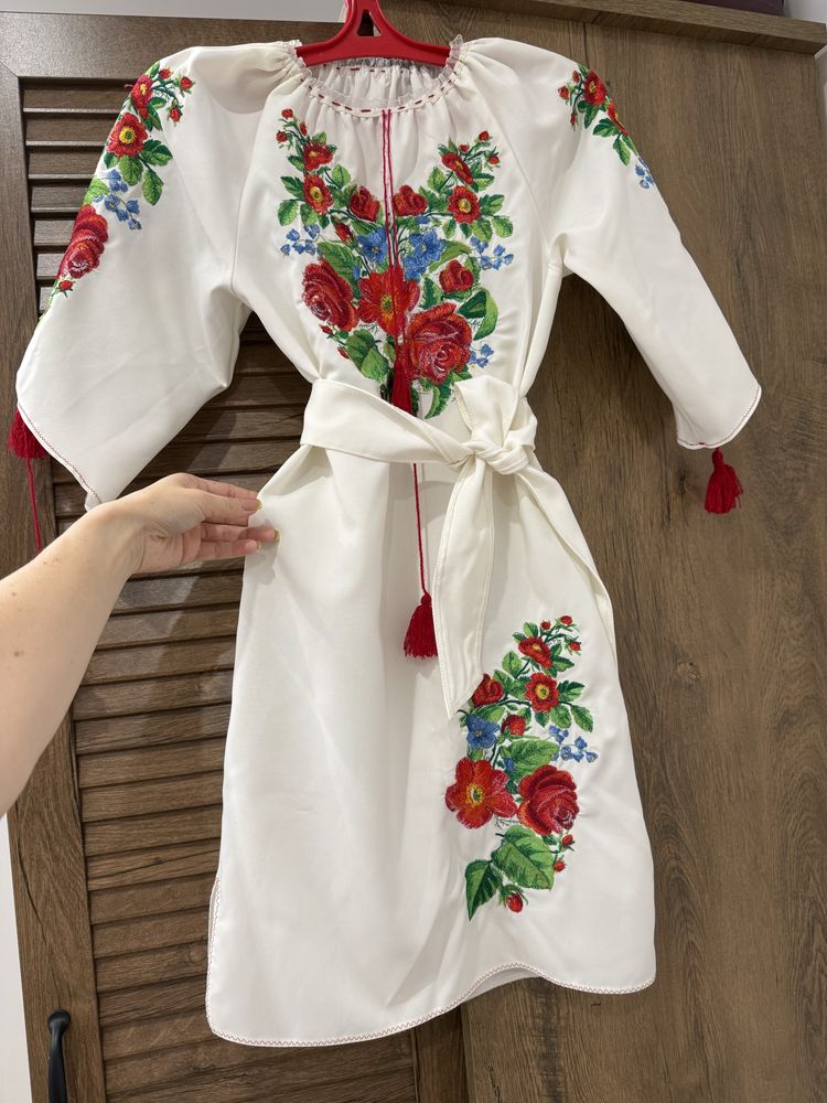 Вишите плаття для дівчини