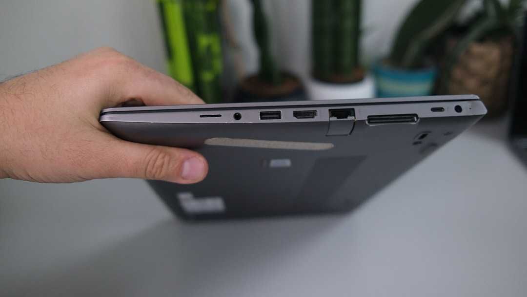 Hp Zbook 14 G5 8 gb Ram 256 ssd Intel UHD 620 Radeon Pro Wx 3100