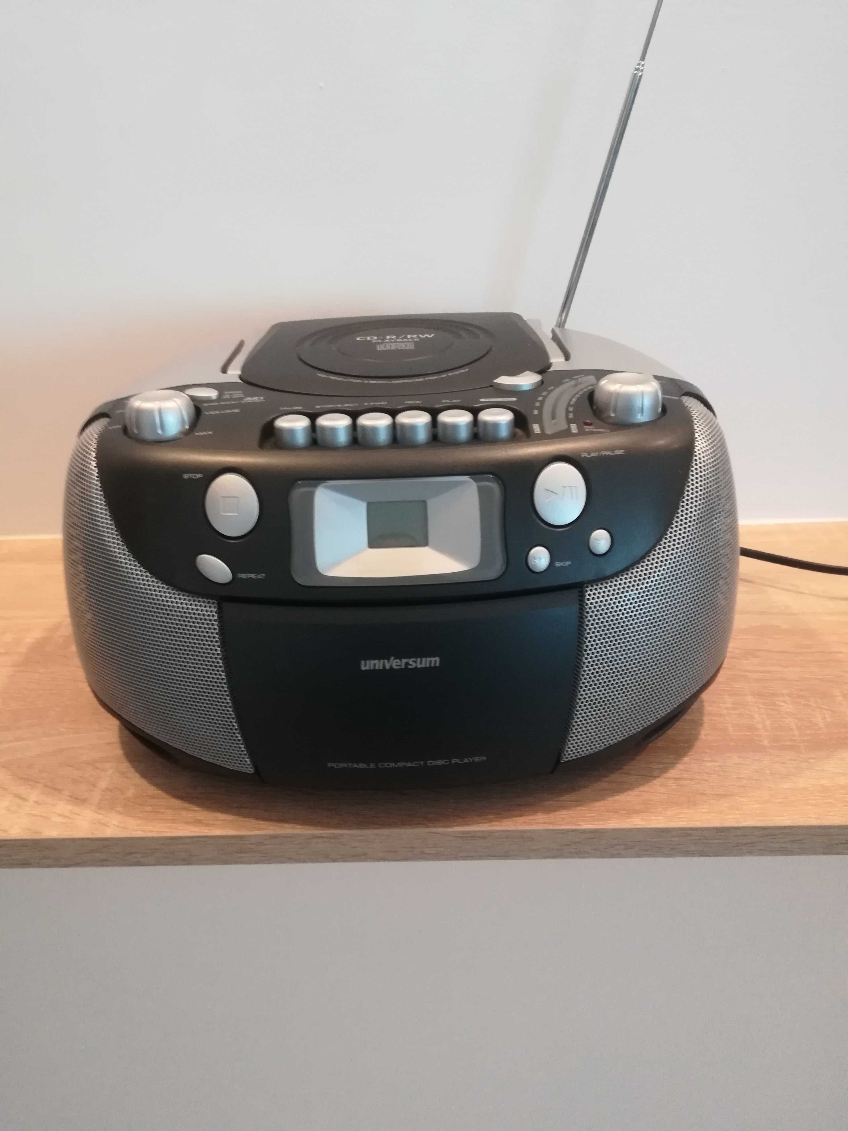 Radio marki Universum  CD-R /RW sprawne i ładne