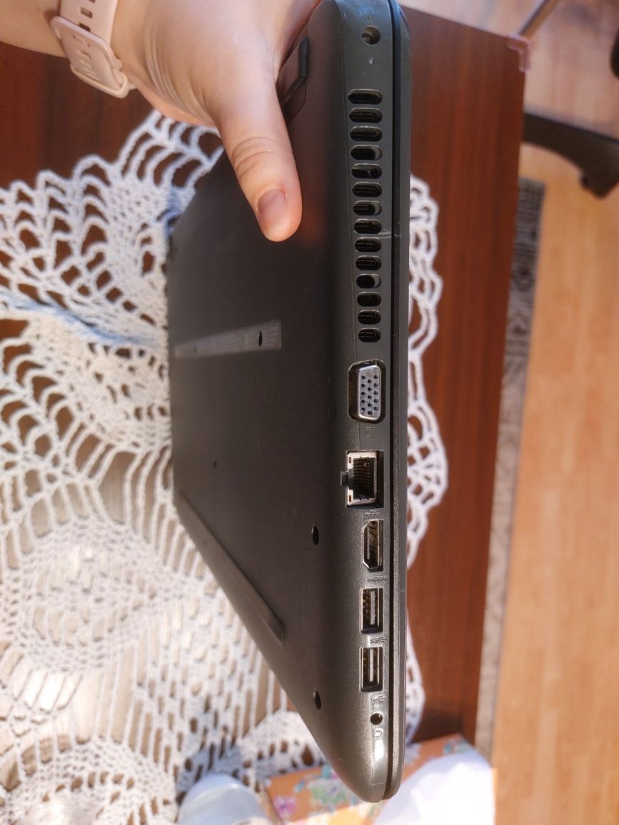 Laptop HP 250 G3 i3-4005U/4GB/500/DVD