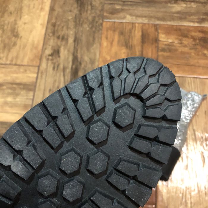 Челсі Asos черевики жіночі на тракторній підошві блискучі срібні 28 см