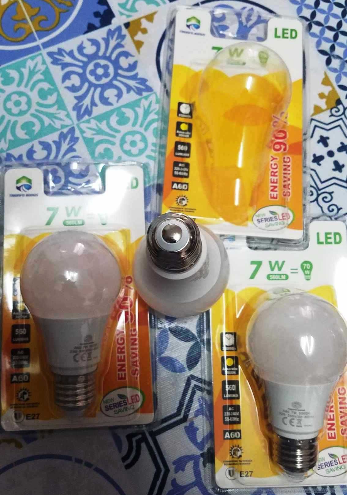 Lâmpadas de led E27 7W branco quente 560 lumens