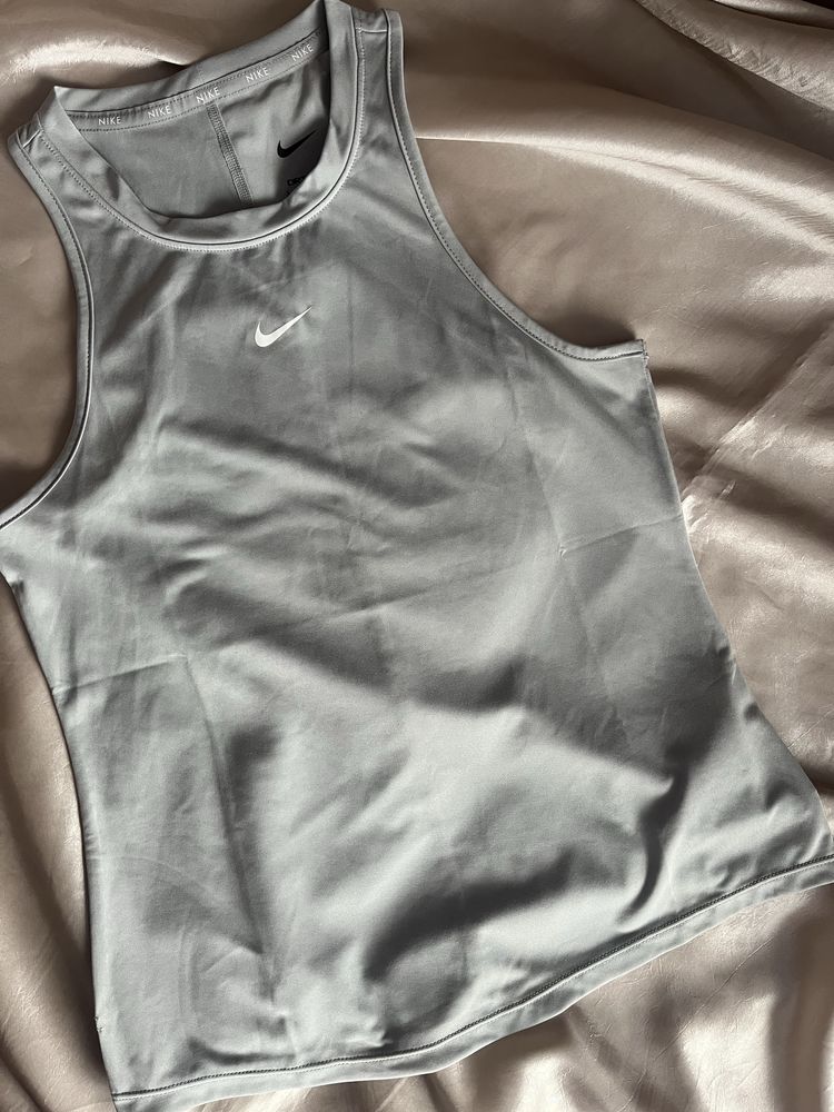 Спортивна Майка Nike жіноча