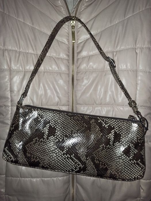 Сумка багет зміїний принт Monki