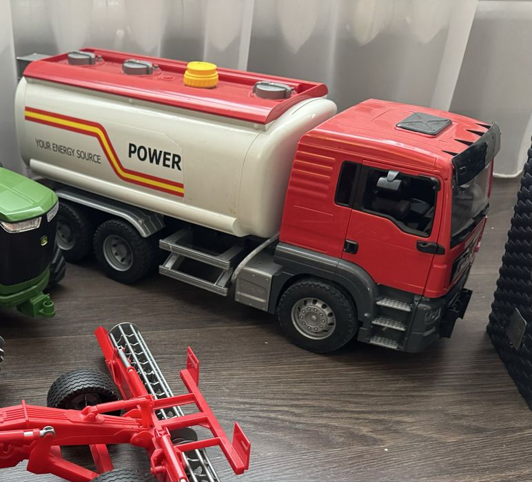 Бензовоз Bruder іграшка