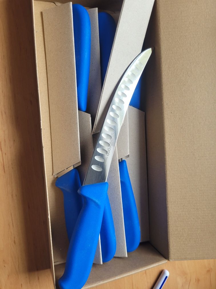Nowe noże masarskie dobrej jakości 21cm ostrza.