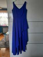 Długa, niebieska suknia wieczorowa