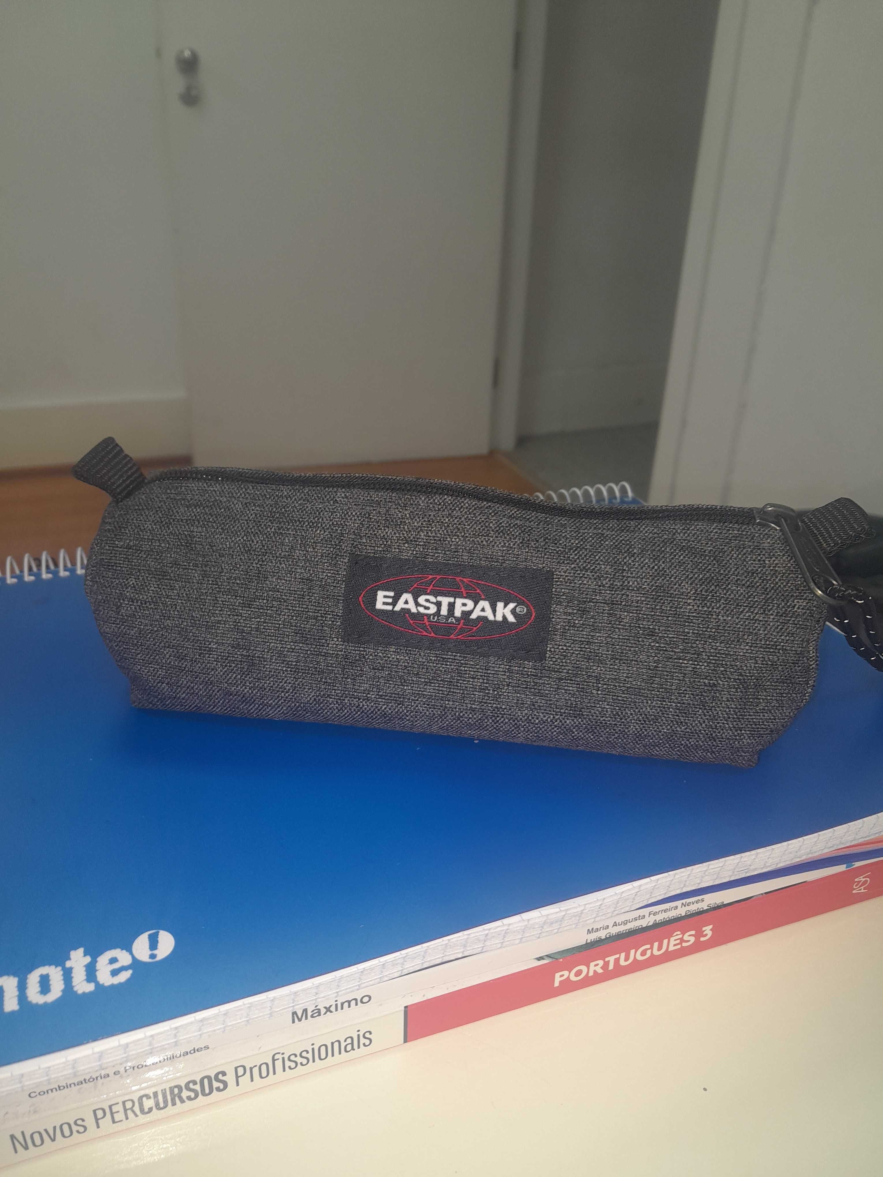 Estojo Eastpak cinzento