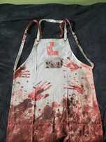 Kolekcjonerski gadżet The Evil Within fartuch kuchenny + 2 przypinki