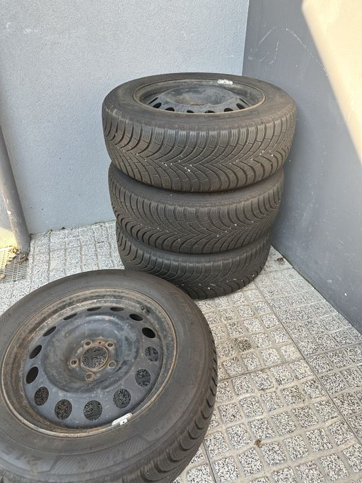 Pneus  215/60 r16 semi novos