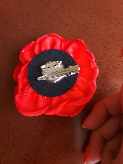 Flor Vermelha 2 em 1 - Gancho / Pregadeira