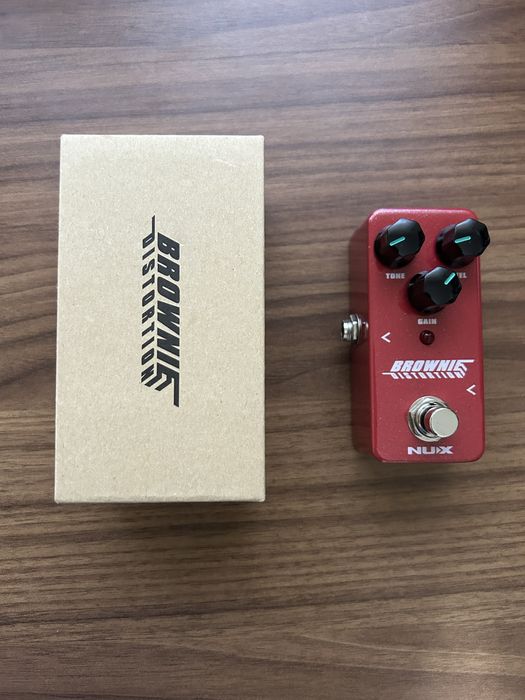 Pedal para guitarra e baixo - Brownie Distorition Nux