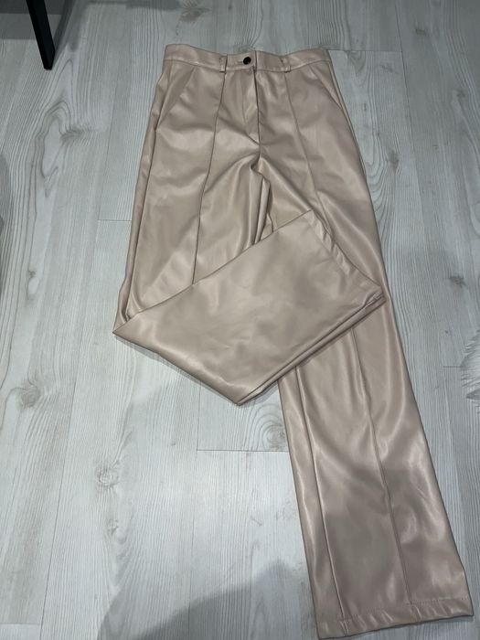 Шкіряні бежеві штани