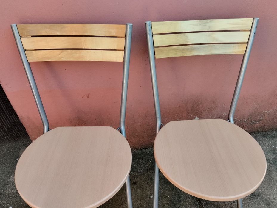 2 cadeiras como novas de fechar