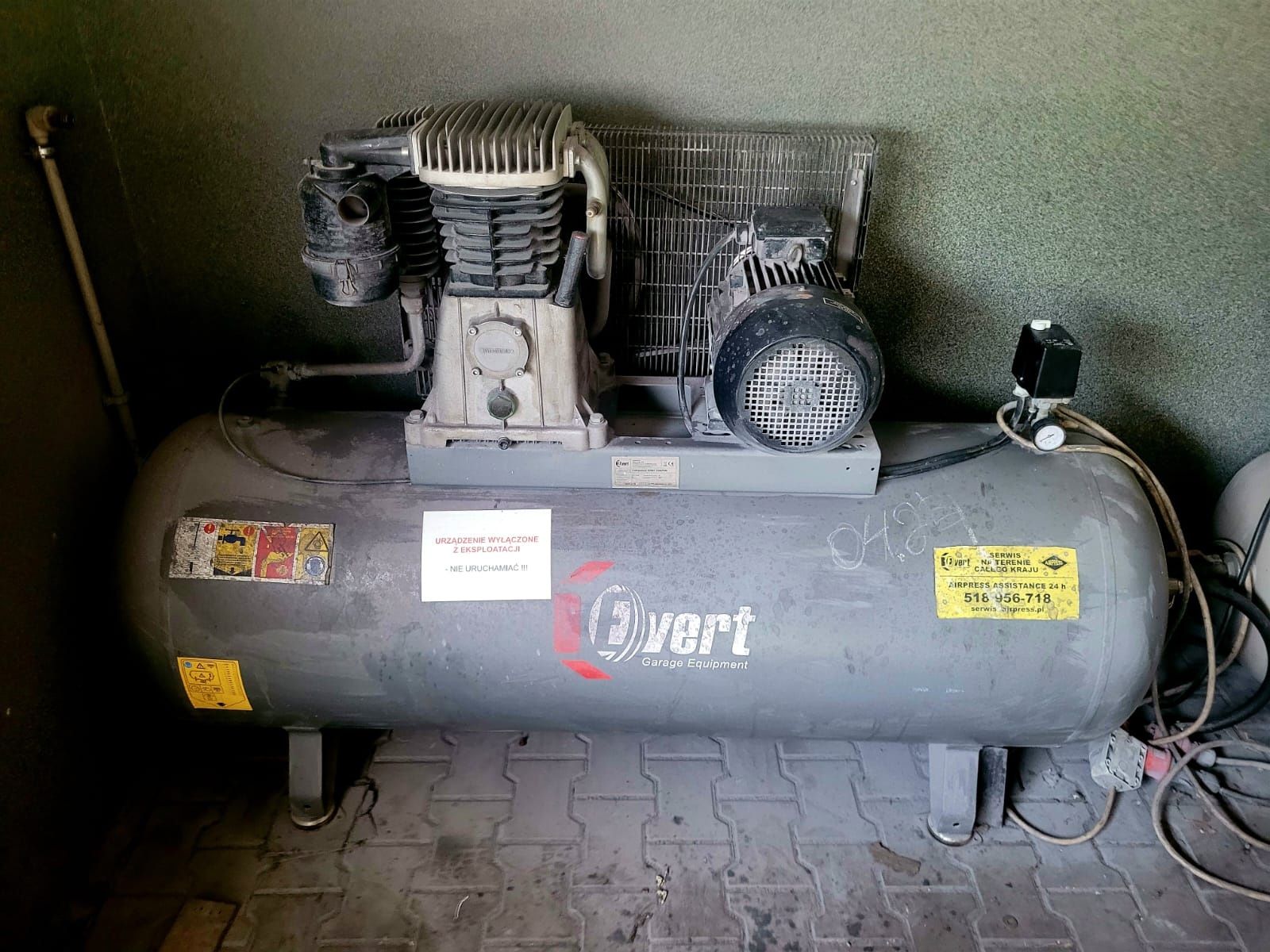 Kompresor tłokowy 500 l Evert 1500/500, dwucylindrowy