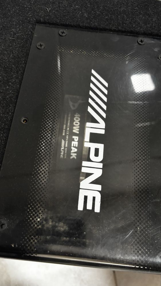 Subwoofer Alpine com amplificador