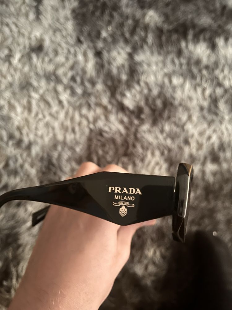 Czarne okulary przeciwsloneczne nowe