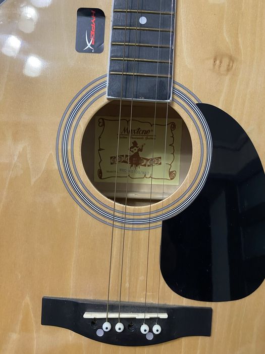 Гітара, майже нова