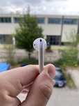 Lewa słuchawka AirPods 2 generacji a2031