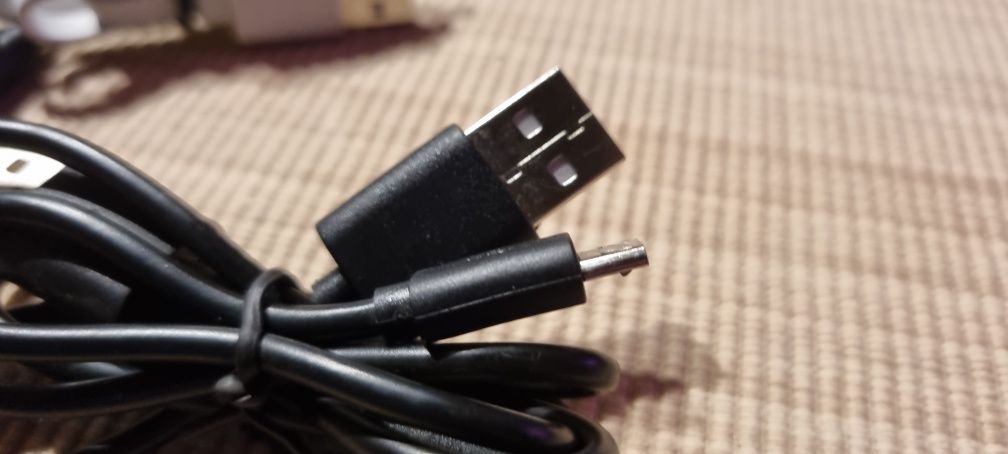 Kable do telefonu plus ładowarka