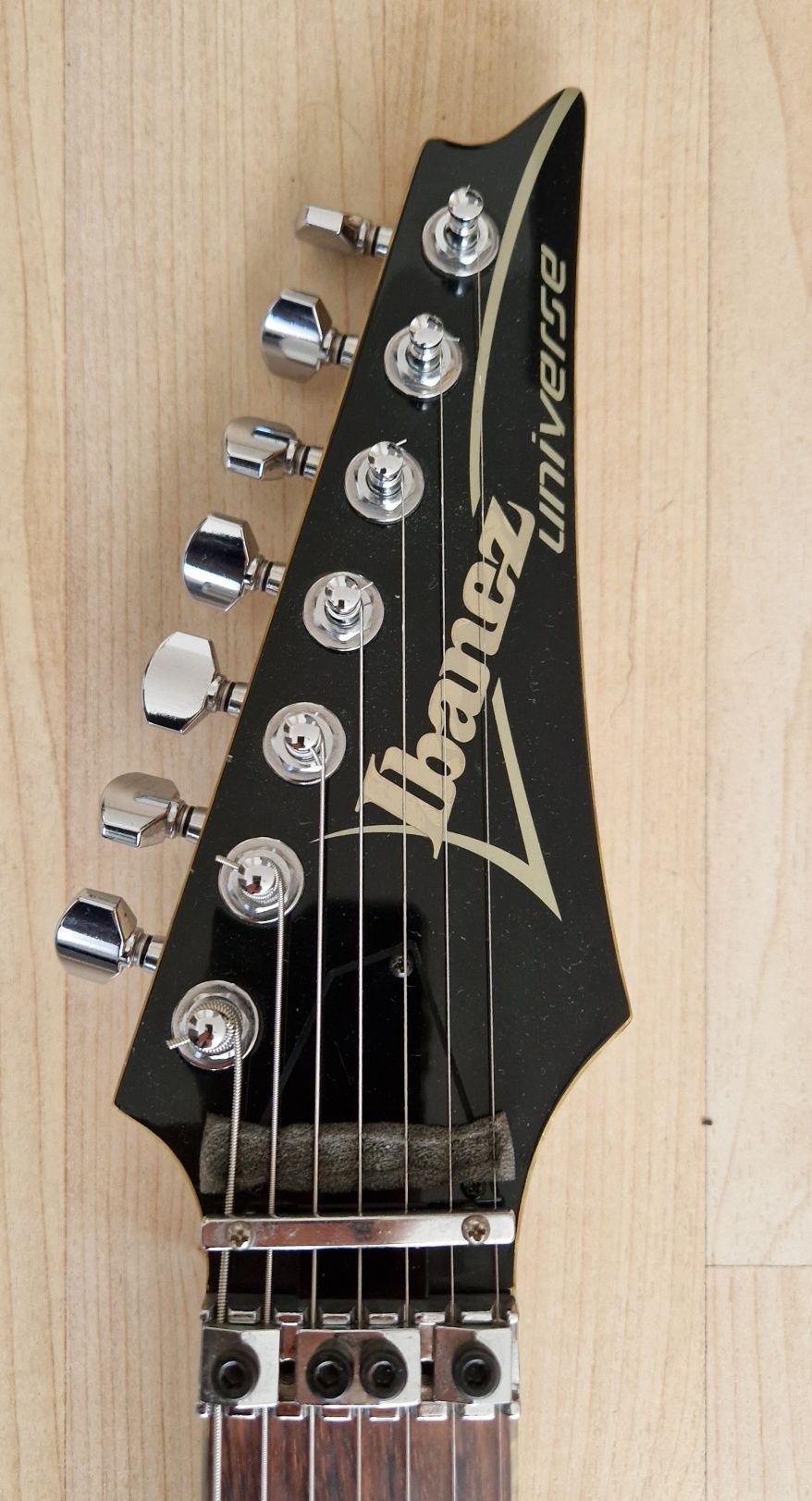 Guitarra Ibanez UV777