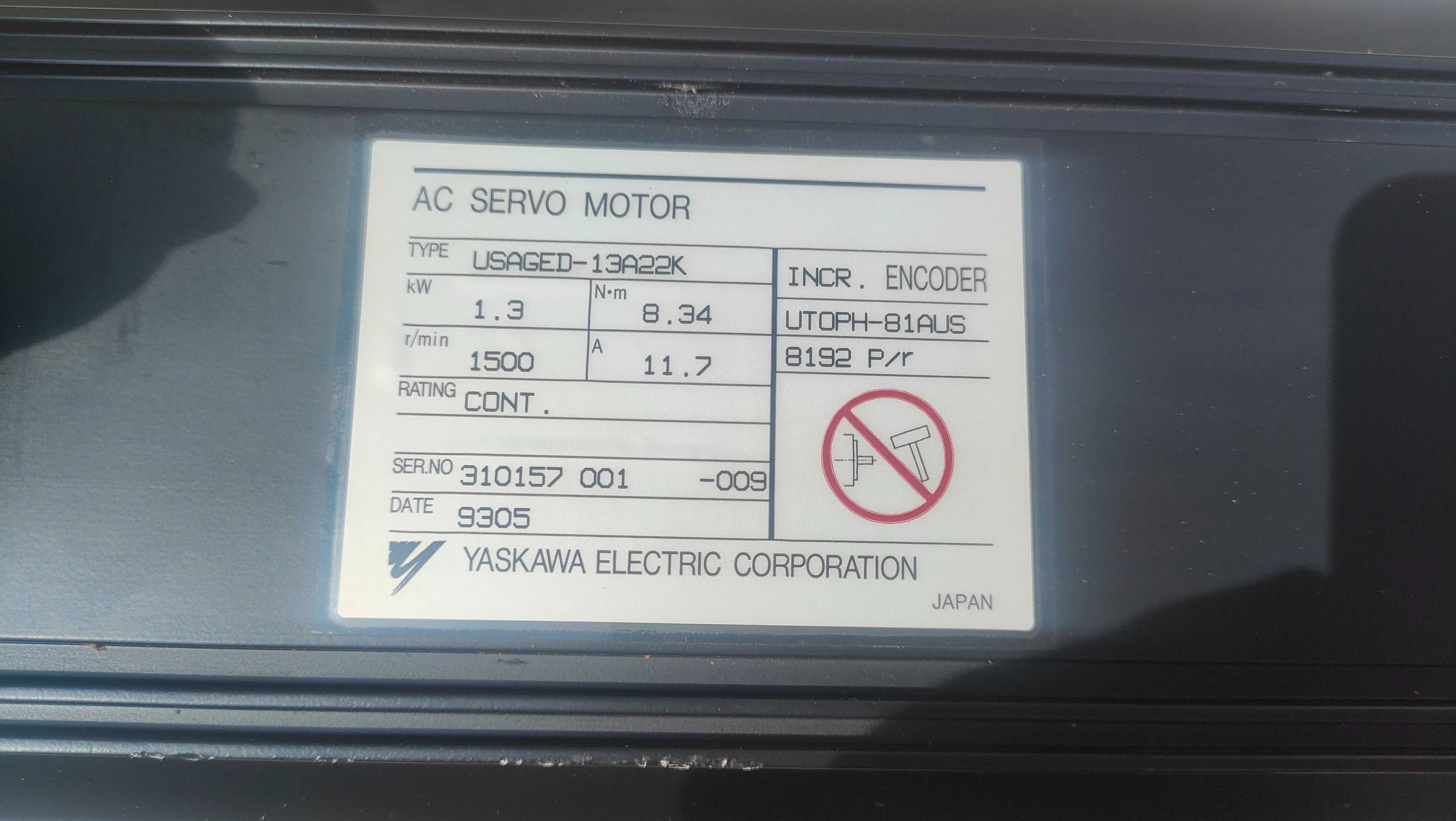 Servomotor USAGED-13A22K 1,3KW 1500/MIN 7.6A